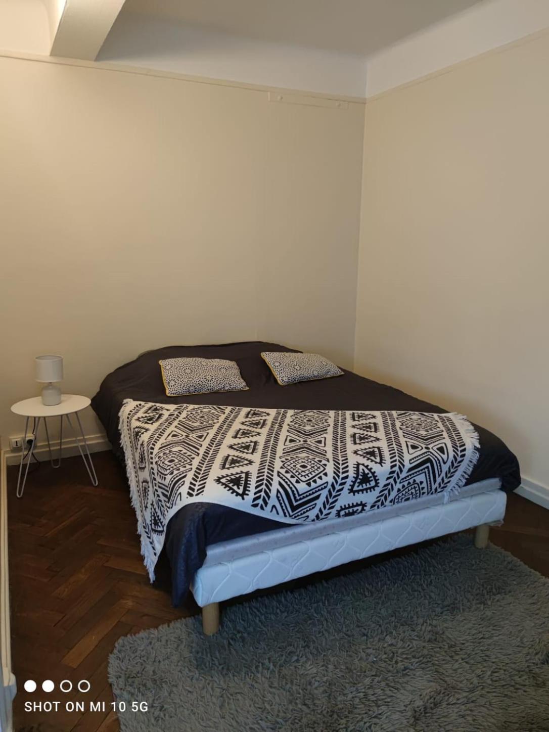 Appartement Tres Bien Place Шатору Экстерьер фото